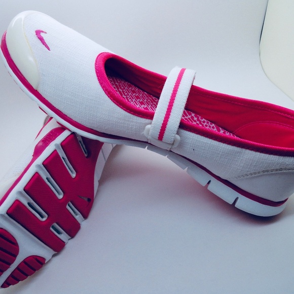 Nike NWT Mary Jane Size 6 White Sneakers Shoes - Picture 14 of 15